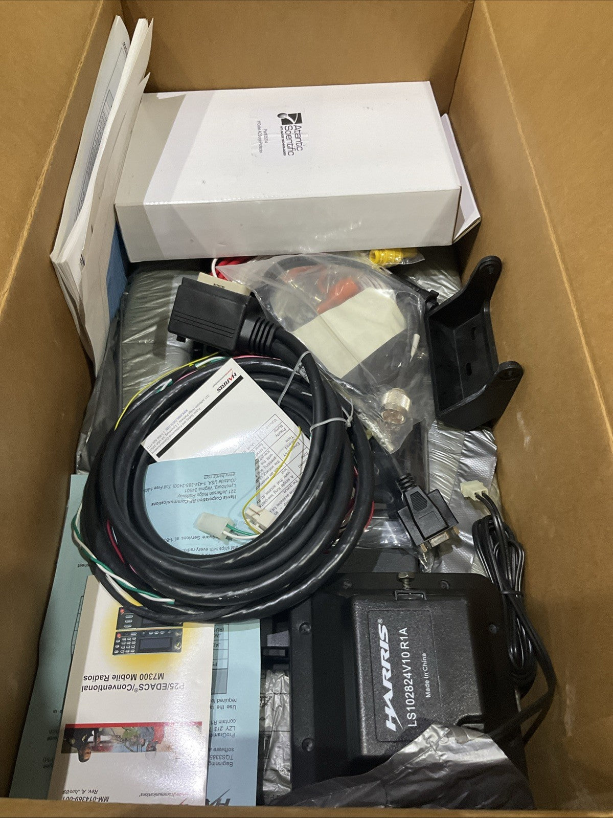 HARRIS M7300  MOBILE RADIO  VHF / 700-800MHZ FRONT AND  REMOTE MOUNT RADIO  B9S