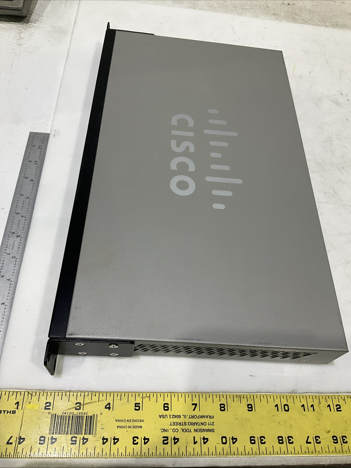 CISCO  SG500-28   28-PORT GIGABIT  STACKABLE MANAGED  SWITCH  B9S