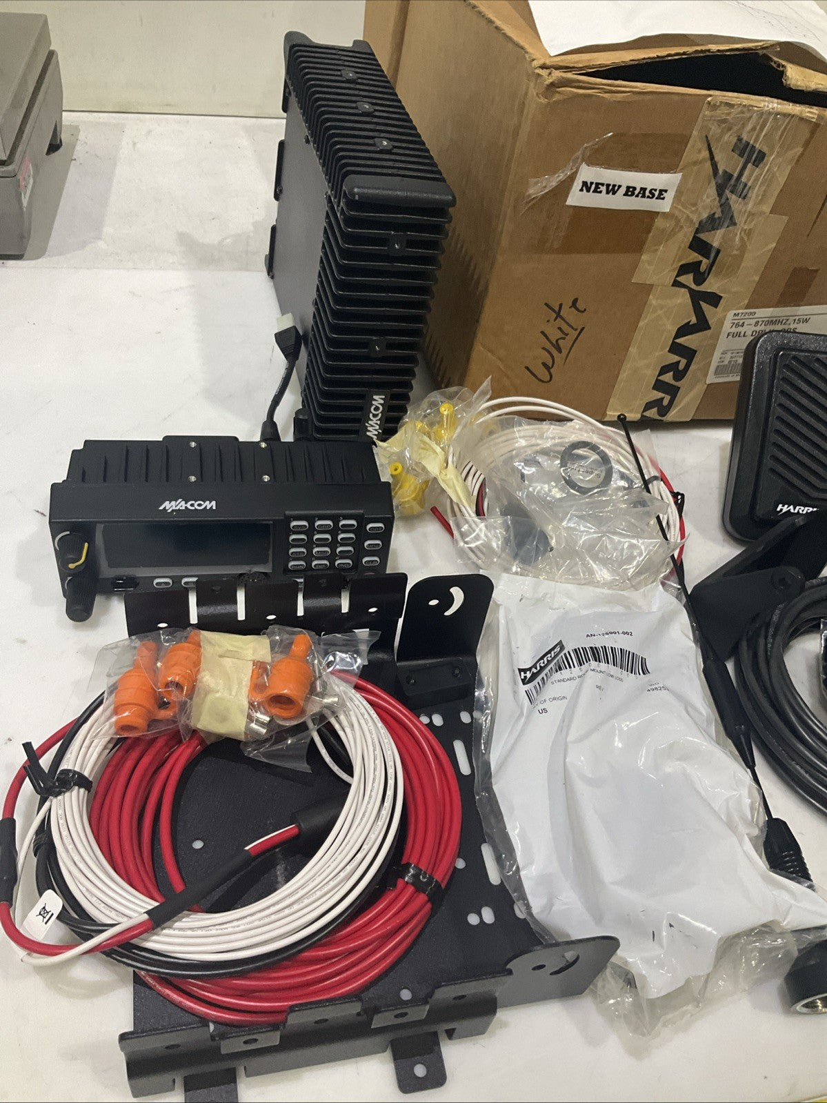 MACOM  M7200 REMOTE MOUNT FULL-DUPLEX RADIO W/GPS  700/800 MHZ  B9S