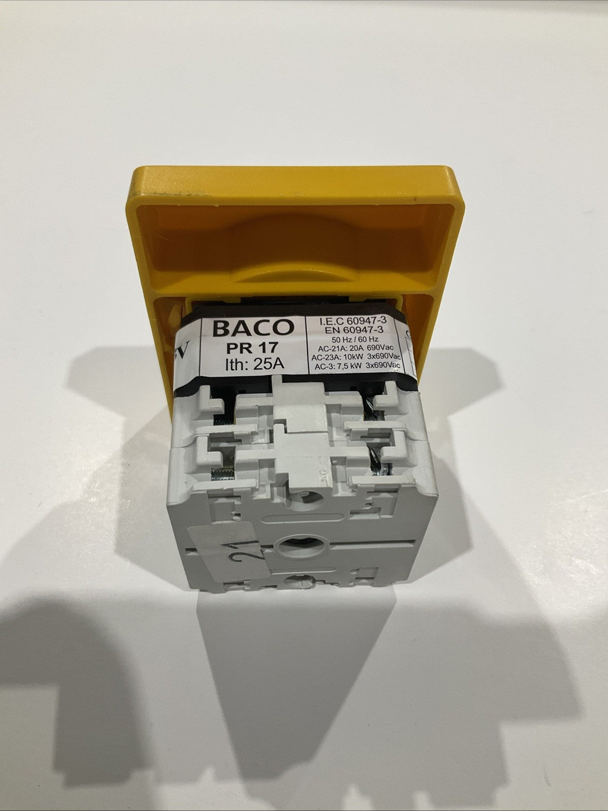 BACO   PR17  ITH 25A   GENERAL  USE 16A-600VAC  MAIN -SWITCH B9S