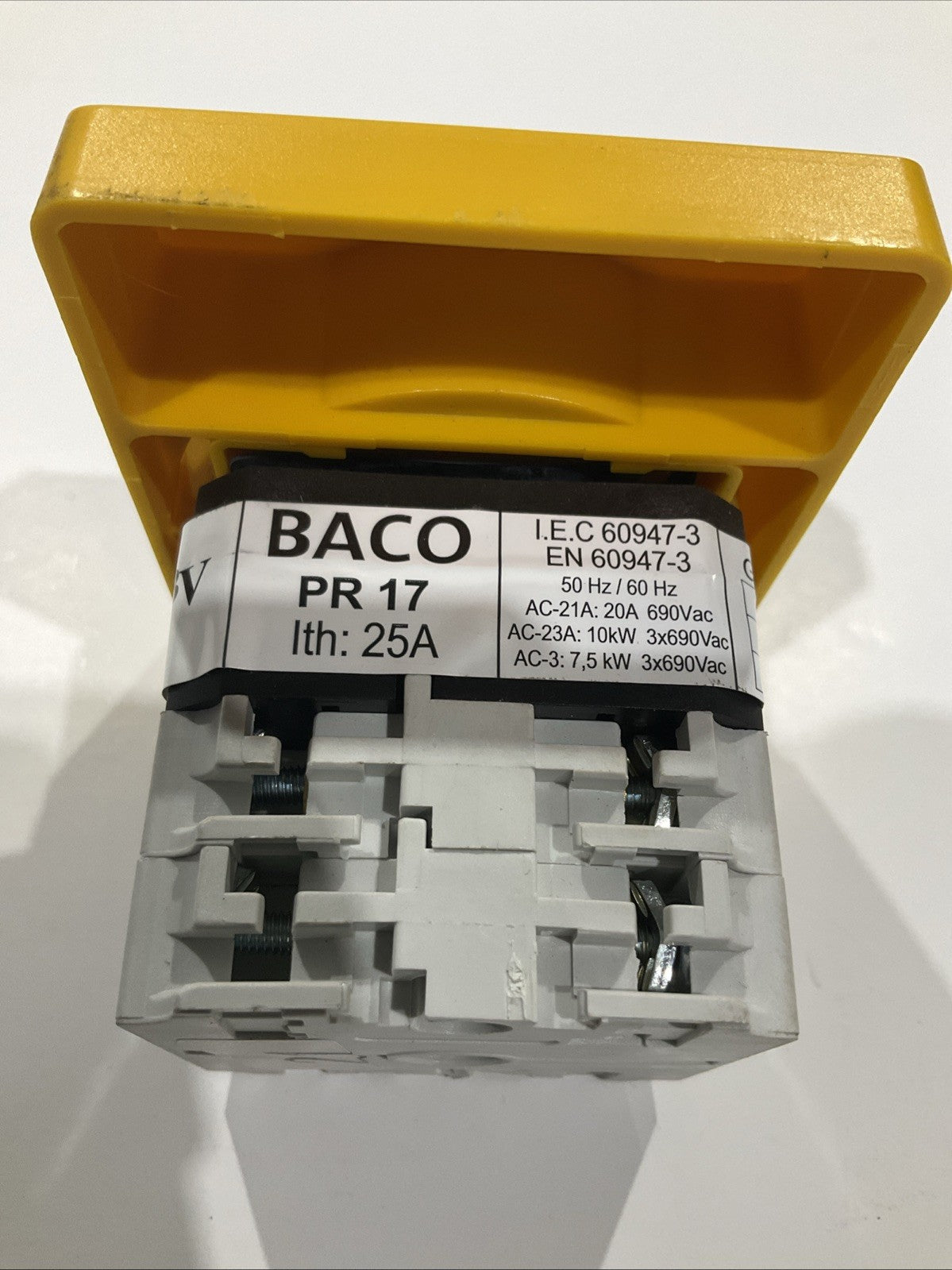 BACO   PR17  ITH 25A   GENERAL  USE 16A-600VAC  MAIN -SWITCH B9S