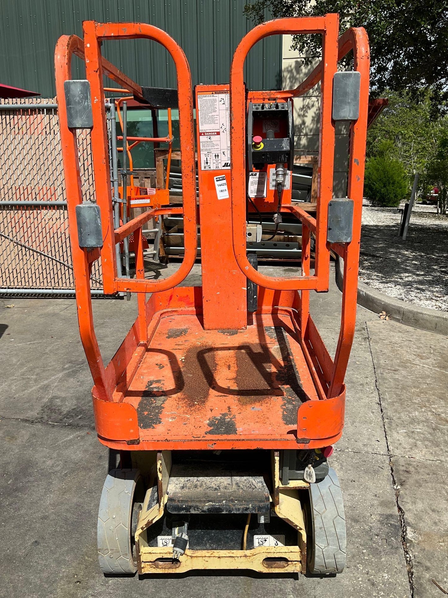 JLG MANLIFT MODEL 1230ES