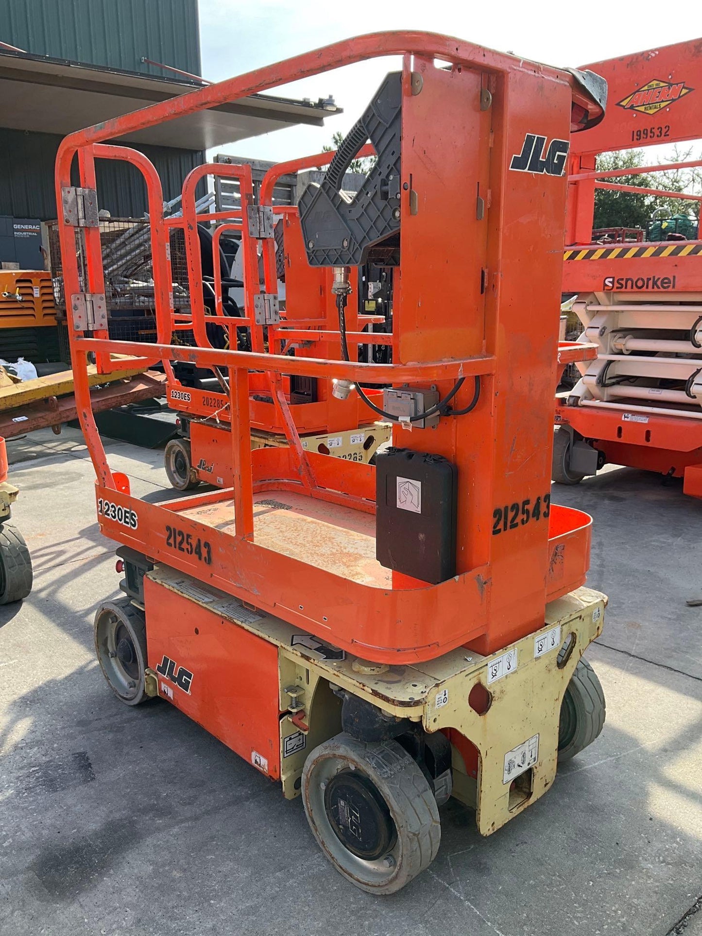 2018 JLG SCISSOR LIFT MODEL 1230ES, ELECTRIC, APPROX MAX PLATFORM HEIGHT 12FT, NON MARKING TIRES, BUILT IN BATTERY CHARGER, RUNS AND OPERATES