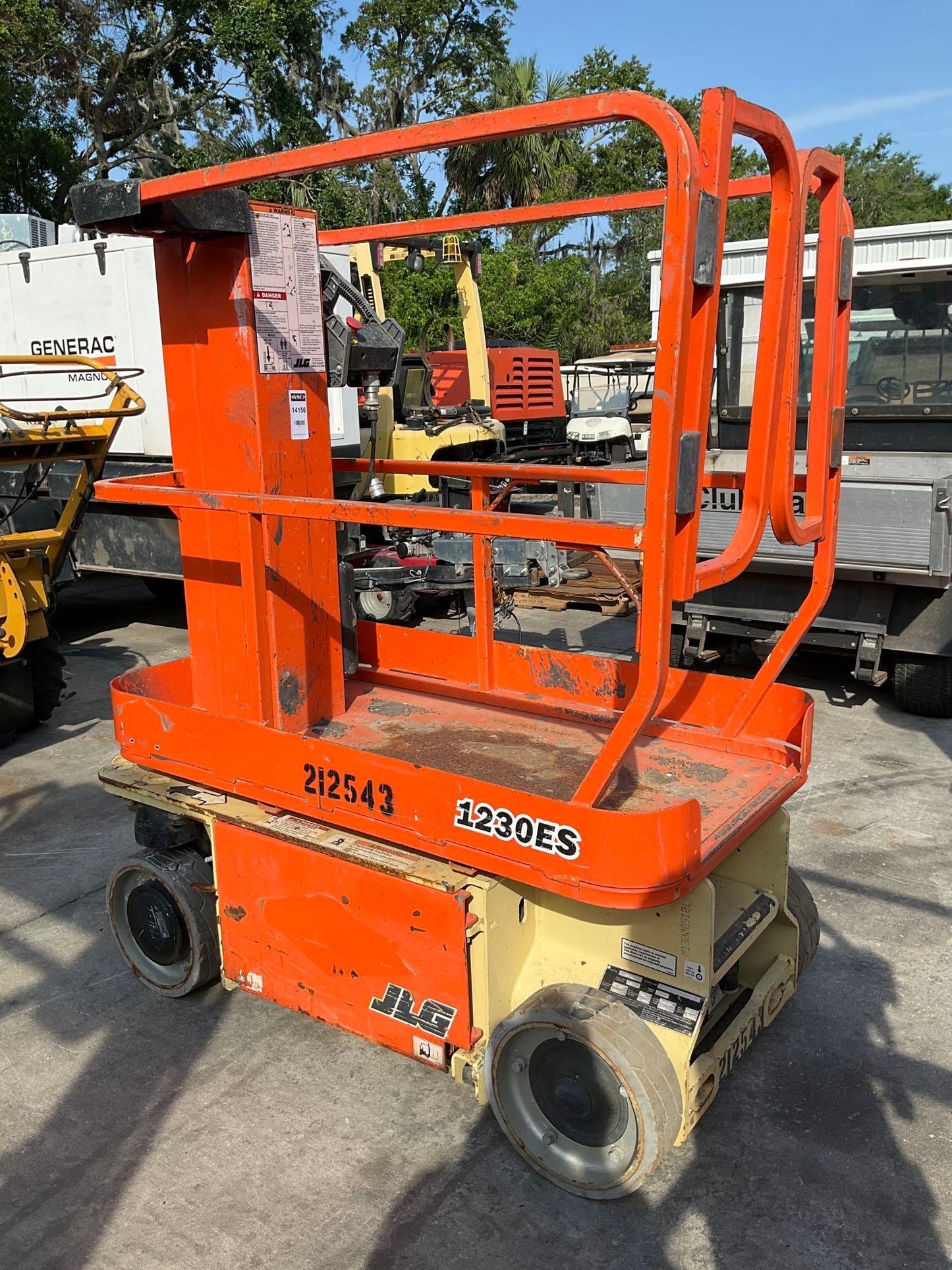 2018 JLG SCISSOR LIFT MODEL 1230ES, ELECTRIC, APPROX MAX PLATFORM HEIGHT 12FT, NON MARKING TIRES, BUILT IN BATTERY CHARGER, RUNS AND OPERATES