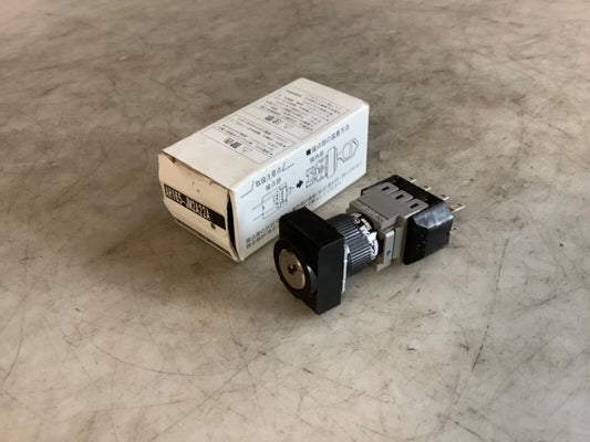 FUJI ELECTRIC AH165-JM2A22A SELECTOR SWITCH NO KEY 222