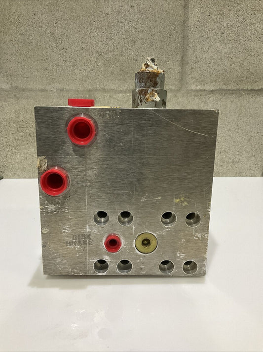 PACIFIC FLUID SYSTEMS D16713 HYDRAULIC MANIFOLD VALVE 678