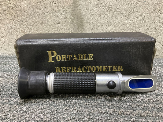 KERNCO 11K26 PORTABLE REFRACTOMETER WITH CASE VINTAGE 222