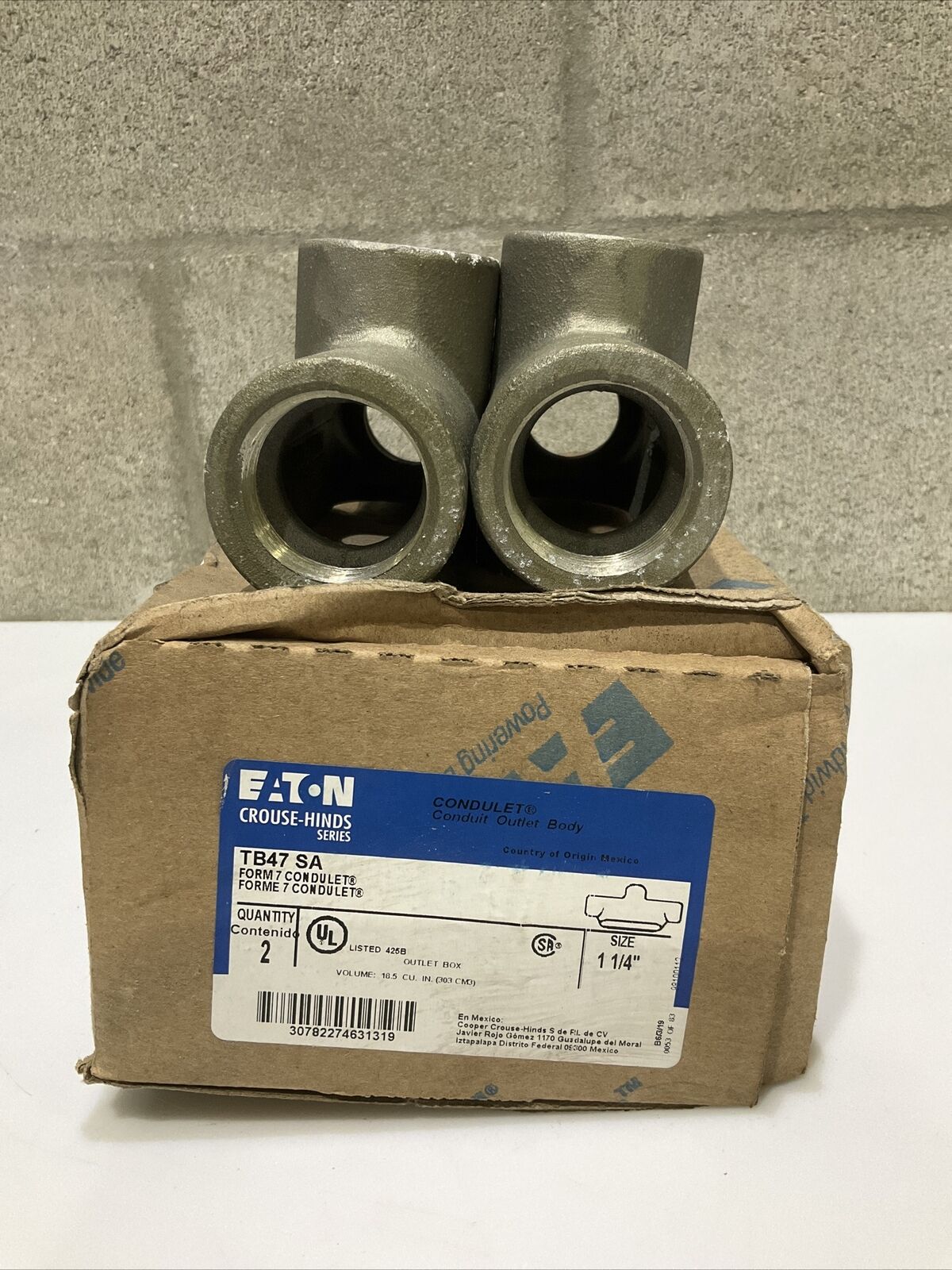 EATON TB47 SA CONDULET OUTLET BODY 1 1/4” 678 LOT OF 2