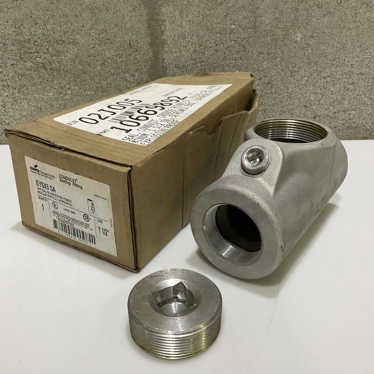 COOPER CROUSE HINDS EYSX5 SA CONDULET SEALING FITTING 1 1/2” FEMALE 678