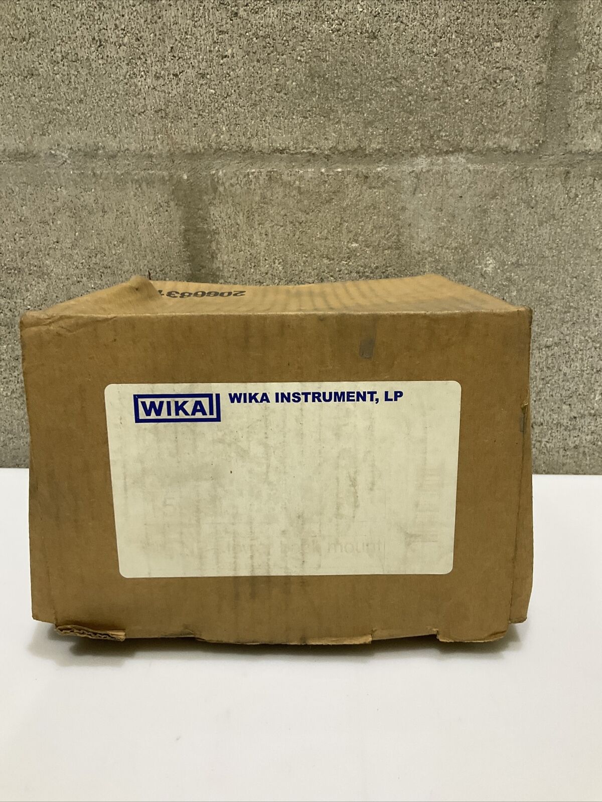 WIKA 233.34 GAUGE 4.5 15 PSI 1/2 B 678