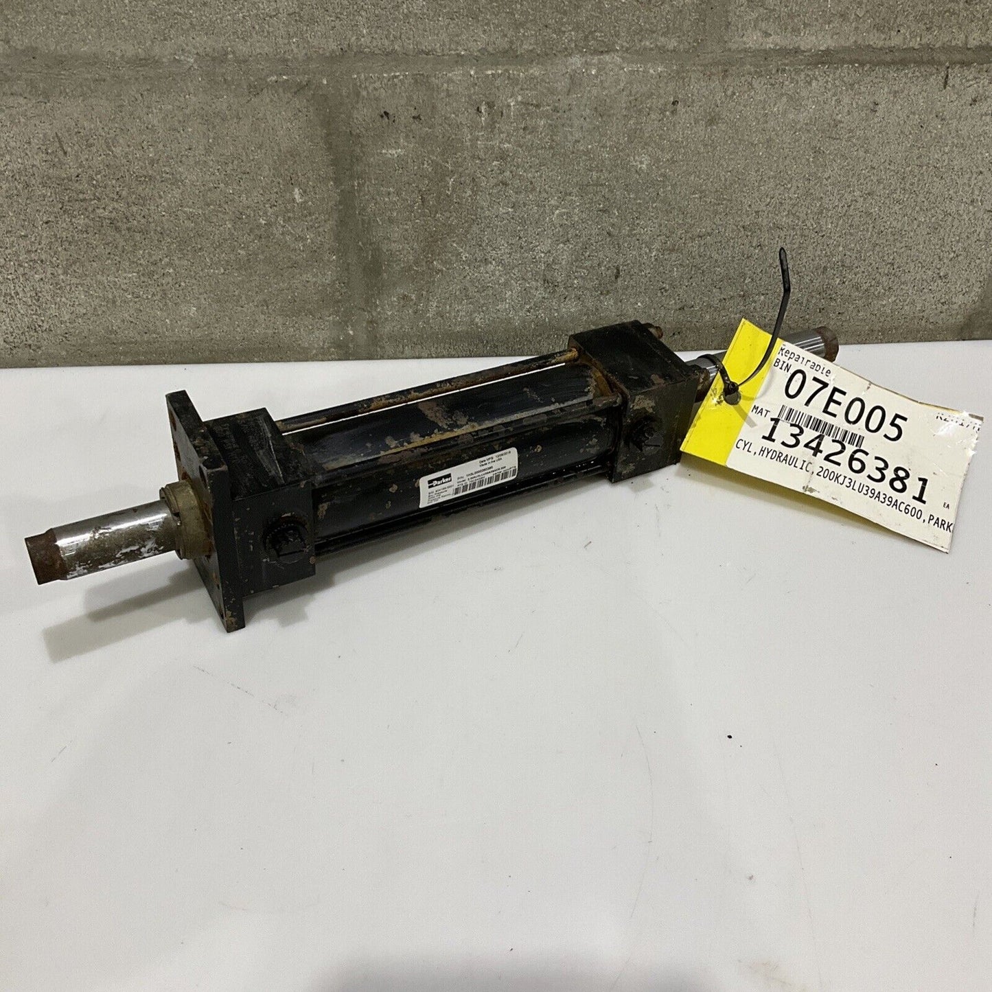 PARKER 200KJ3LLU39A39AC6000 HYDRAULIC CYLINDER 2000/ 800 PSI 678