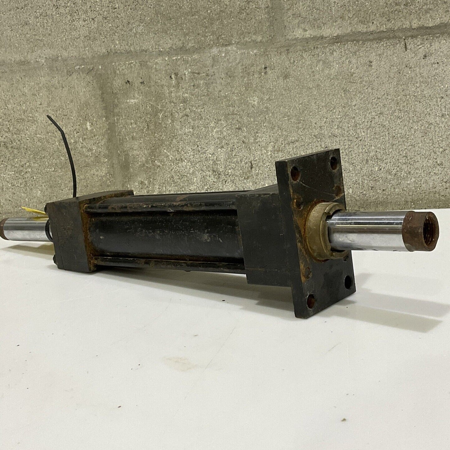 PARKER 200KJ3LLU39A39AC6000 HYDRAULIC CYLINDER 2000/ 800 PSI 678