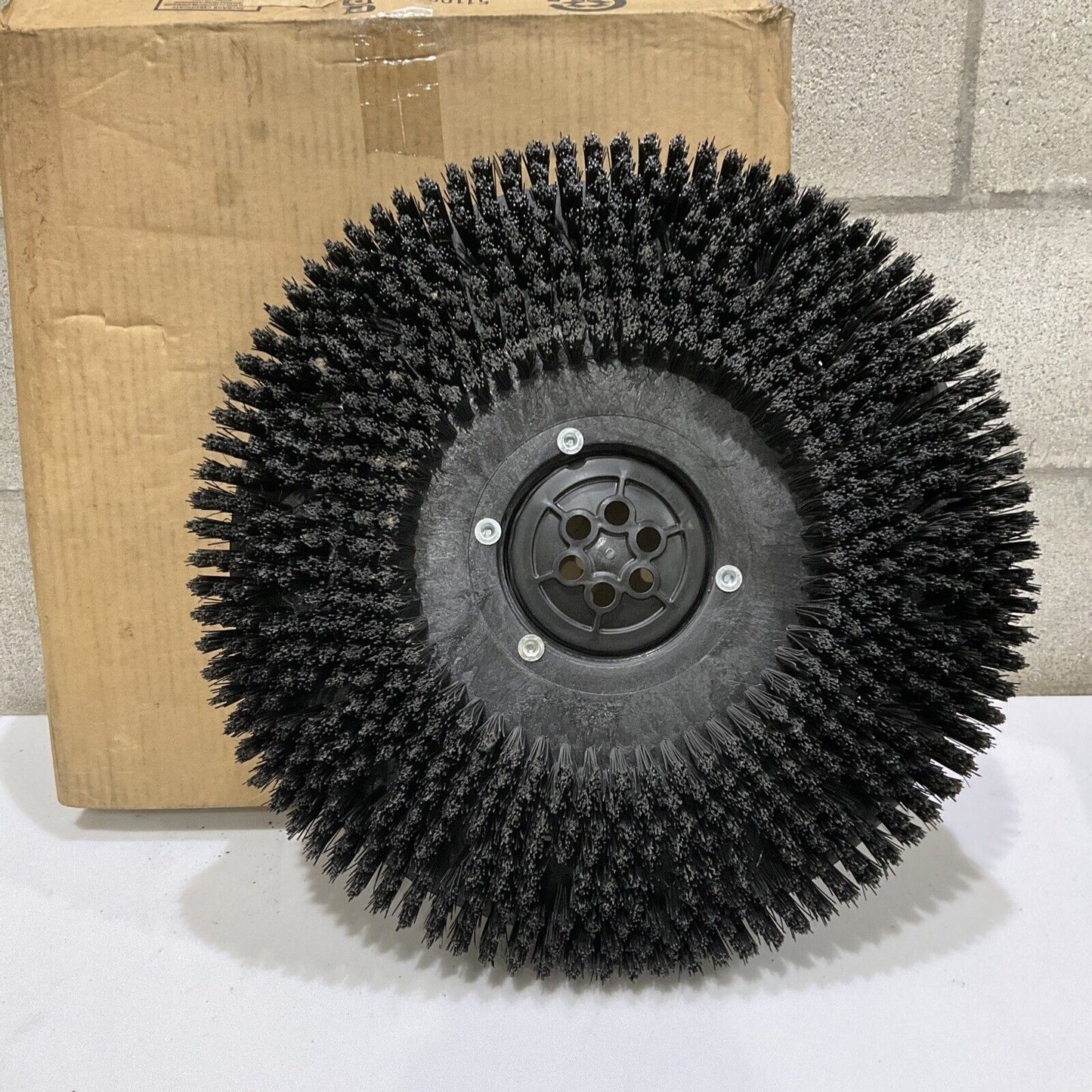 TENNANT 1444-18  SHOWERFEED ROTARY SCRUB BRUSH 18 IN WITH 4108 CLUTCH PLATE