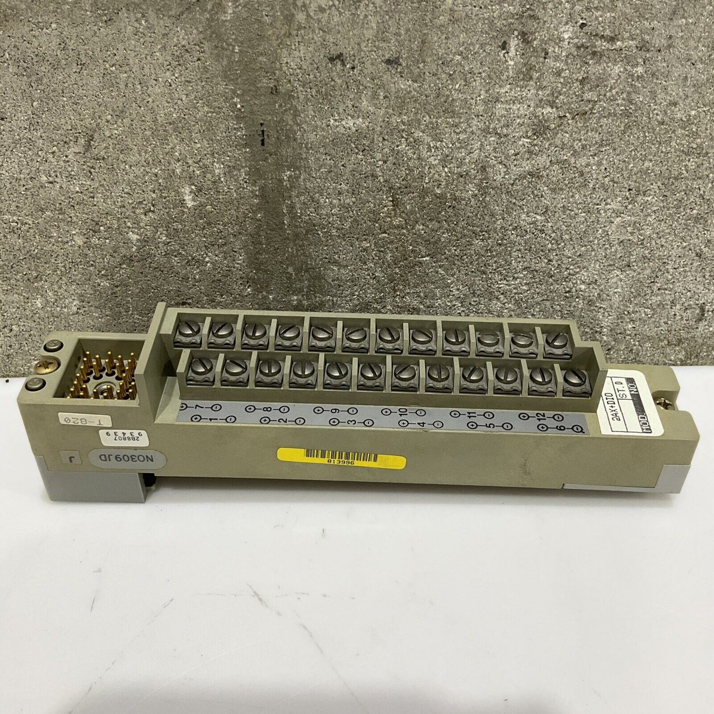 FOXBORO 2AX+DIO 88N-31943-1 N0309JD REV. LEVEL J SIGNAL DISTRIBUTION MODULE 555