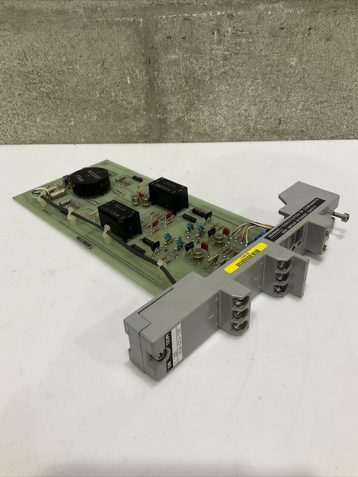 FOXBORO 2AI-I2V-FGB VOLTAGE CURRENT CONVERTER MODULE 555