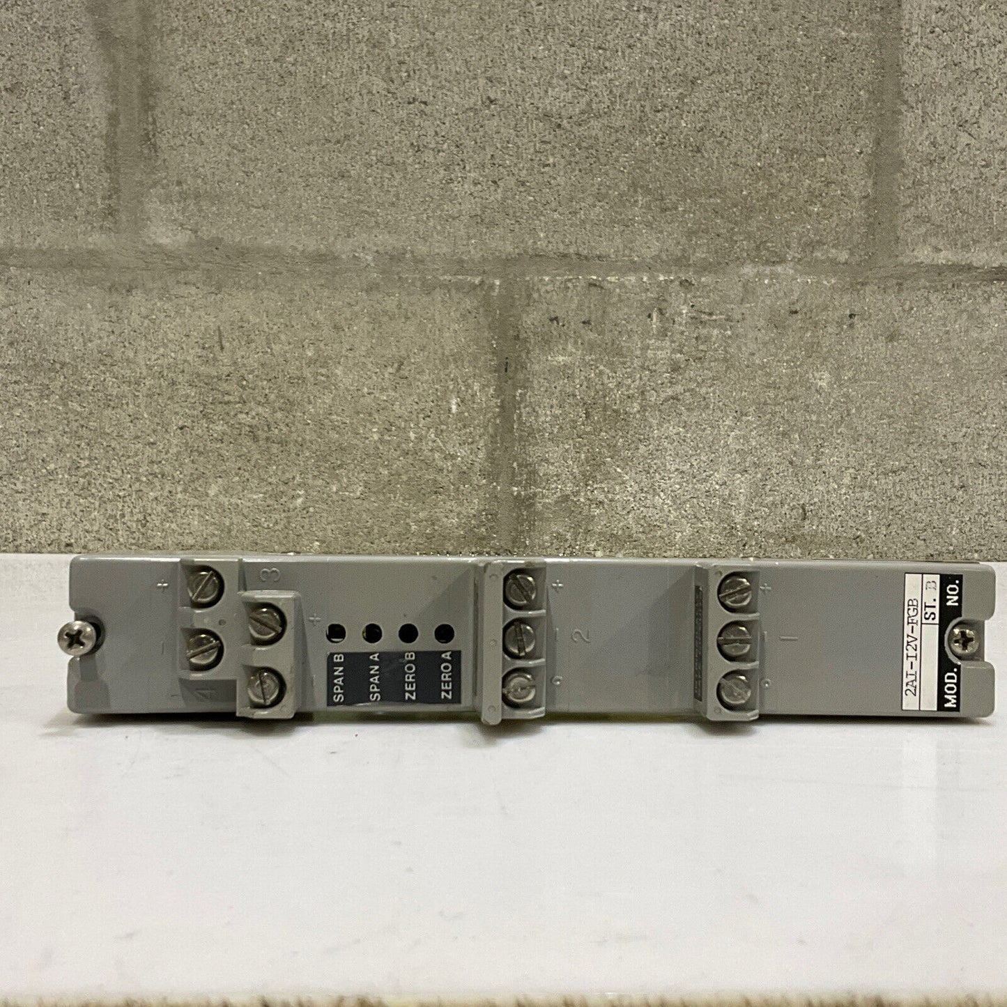 FOXBORO 2AI-I2V-FGB VOLTAGE CURRENT CONVERTER MODULE 555