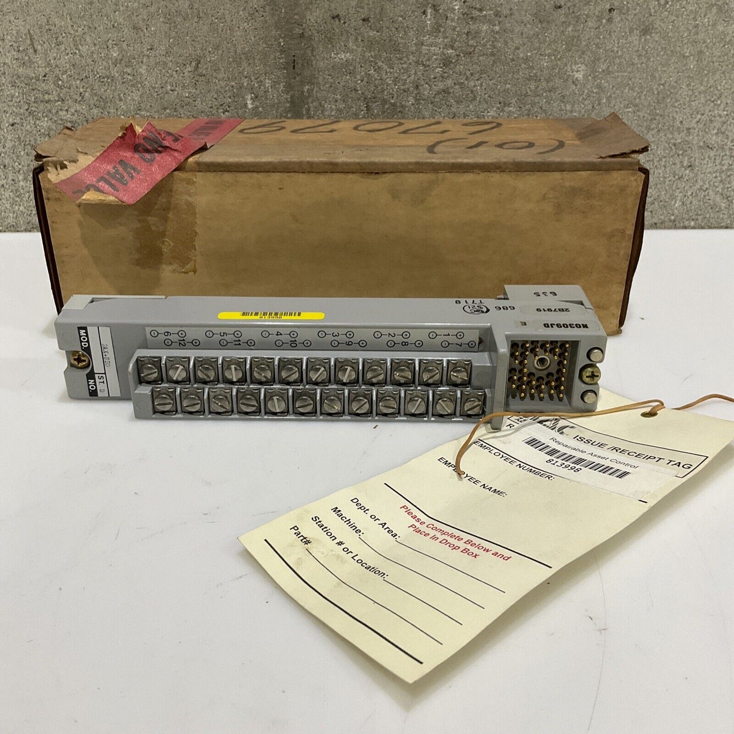 FOXBORO 2AX+DIO 88N-31943-1 N0309JD REV. LEVEL J SIGNAL DISTRIBUTION MODULE 555