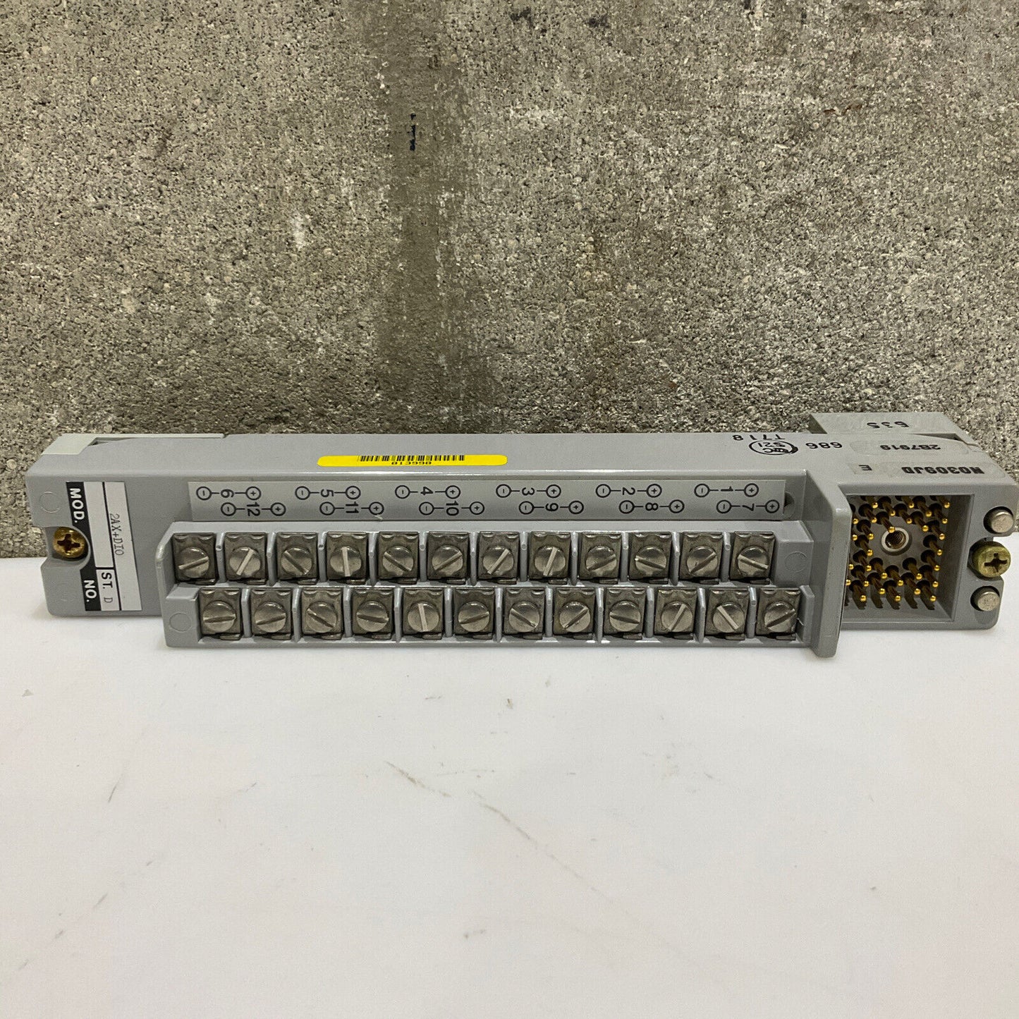 FOXBORO 2AX+DIO 88N-31943-1 N0309JD REV. LEVEL J SIGNAL DISTRIBUTION MODULE 555