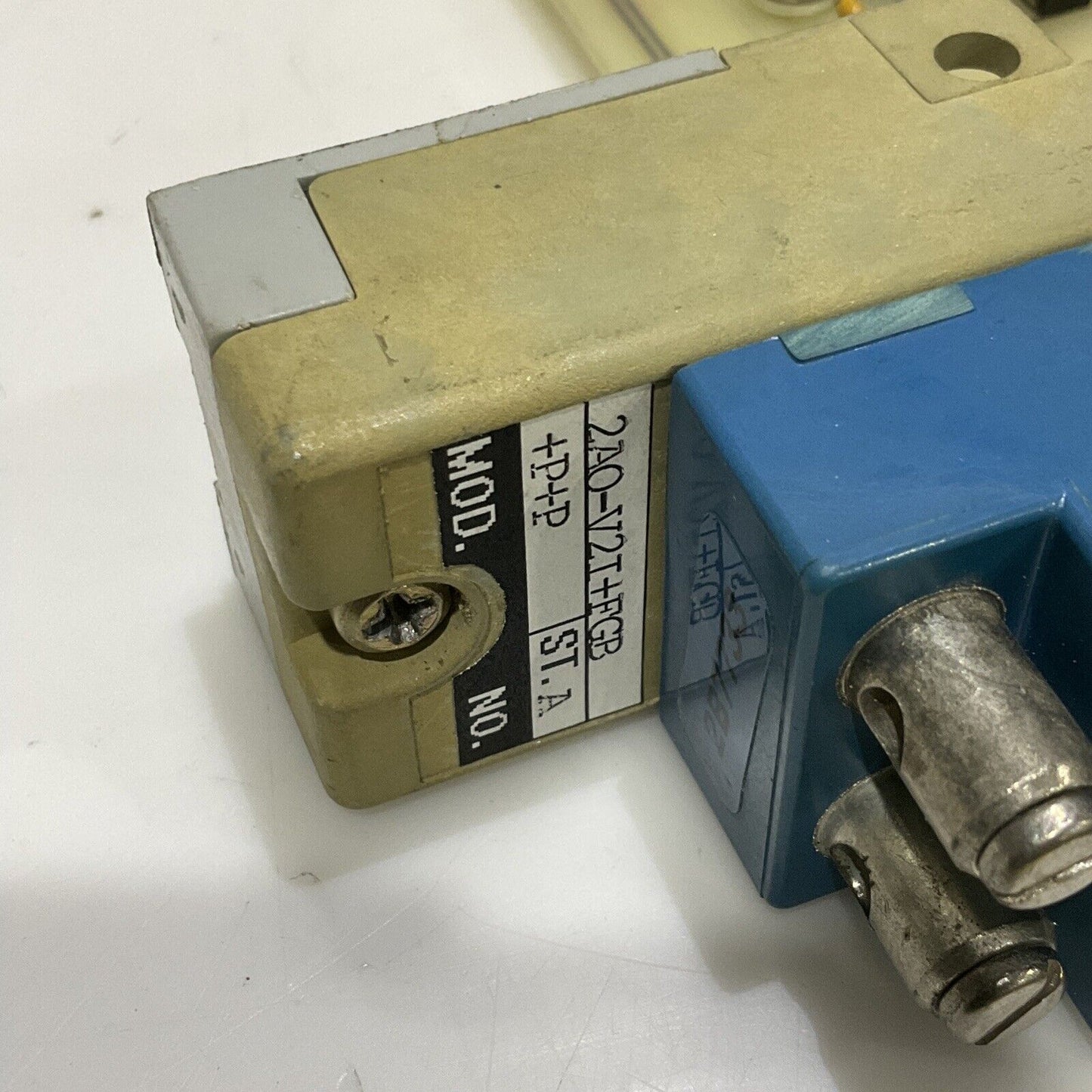 FOXBORO 2AO-V21 PLUS P OUTPUT MODULE 555