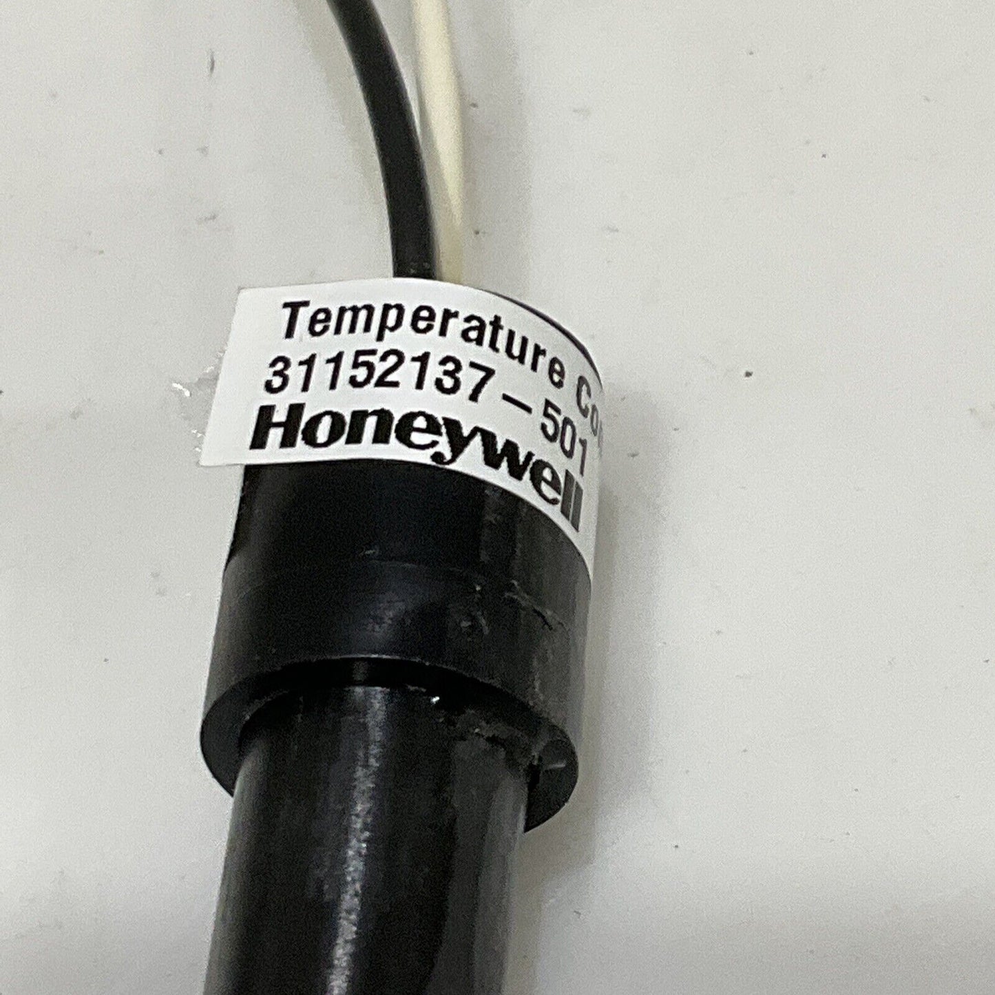 HONEYWELL 31152137-501 MEREDIAN TEMPERATURE COMPENSATOR PROBE 002-00482 555