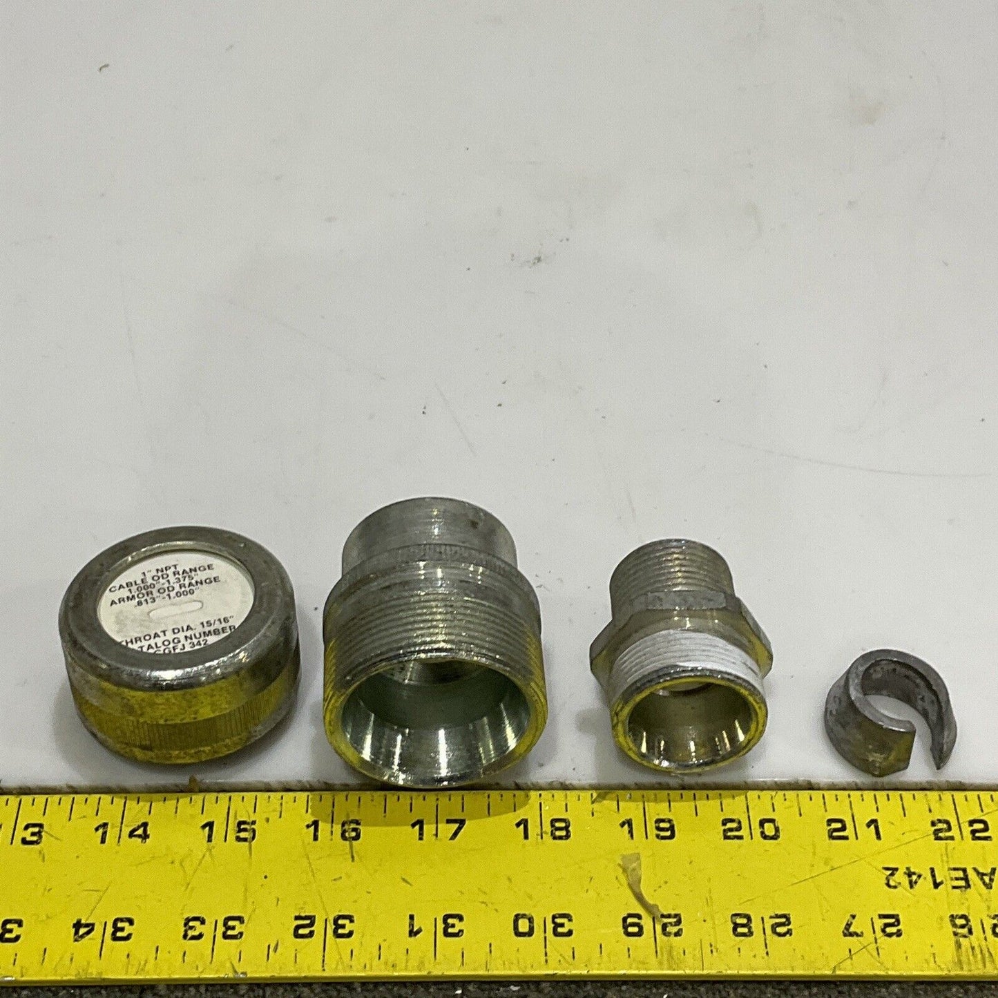 CROUSE HINDS CGFJ 342 CABLE CONNECTOR 1” NPT  CABLE OD 1”-1.375” LOT OF 3