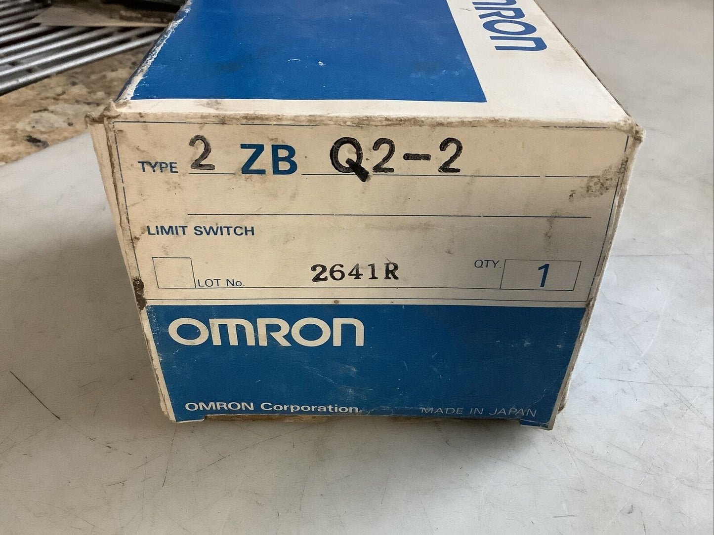 OMRON 2ZBQ2-2 VB-6221 LIMIT SWITCH 10A 250VAC W/ OMRON ZC-Q2255 LIMIT SWITCHES