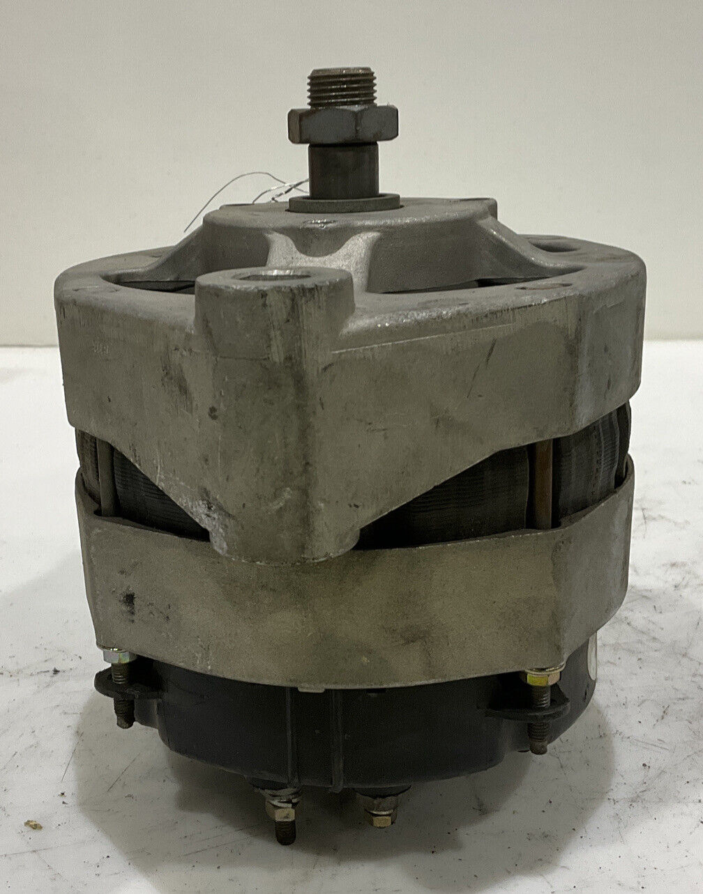 HUGO 13 0372 ALTERNATOR 28V VALEO 02469523 60A