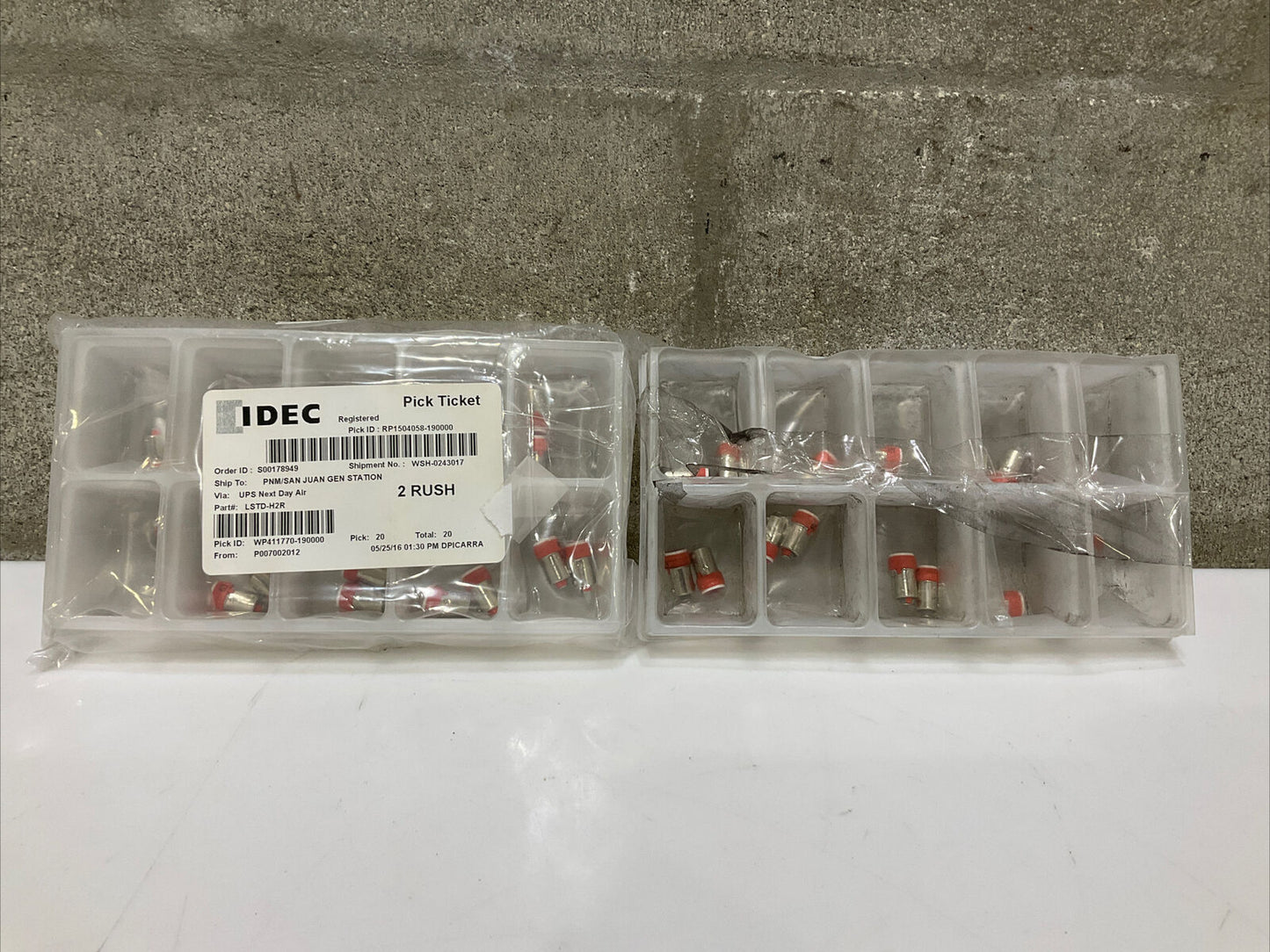 IDEC LSTD-H2R LED LAMP 24VAC/DC RED LOT OF 38 476