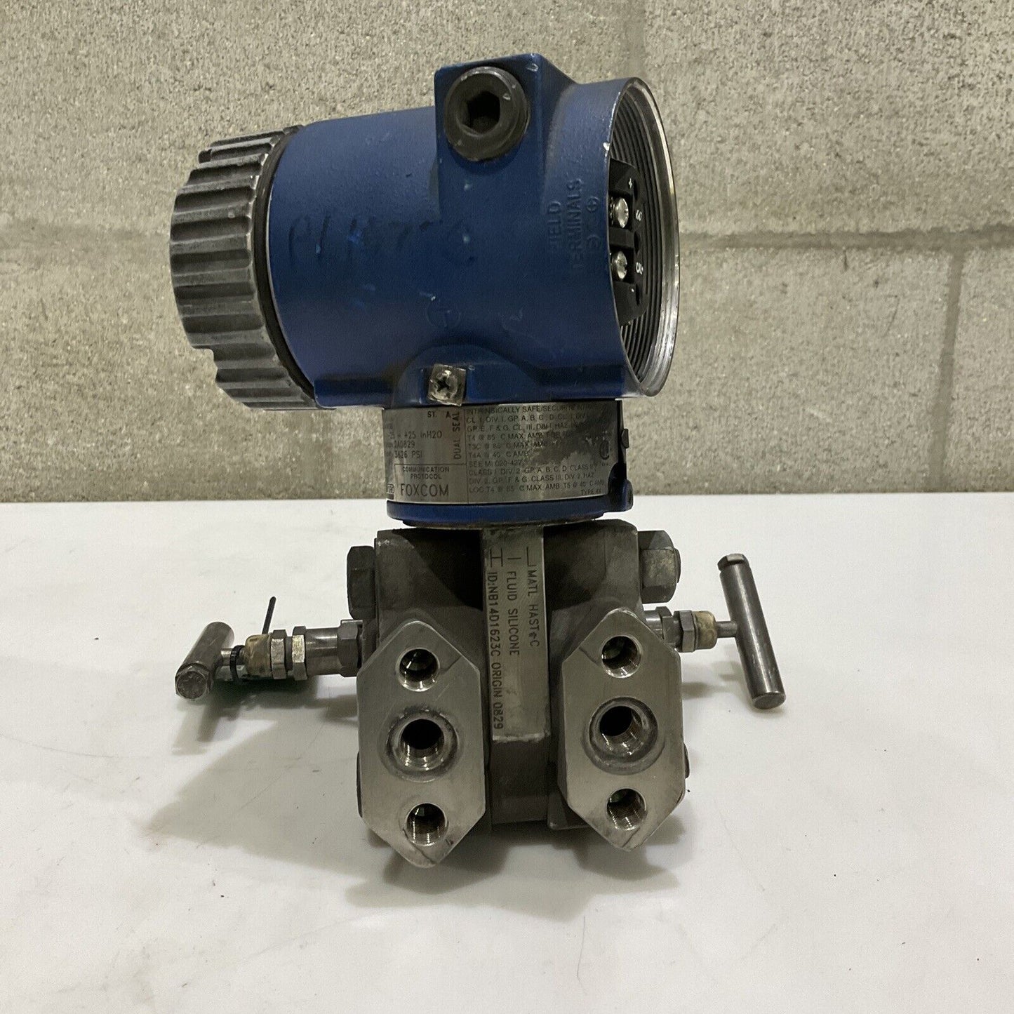 FOXBORO IDP-D26B01F-M3L1 PRESSURE TRANSMITTER W/ ANDERSON M4TV1S-4 VALVE 476