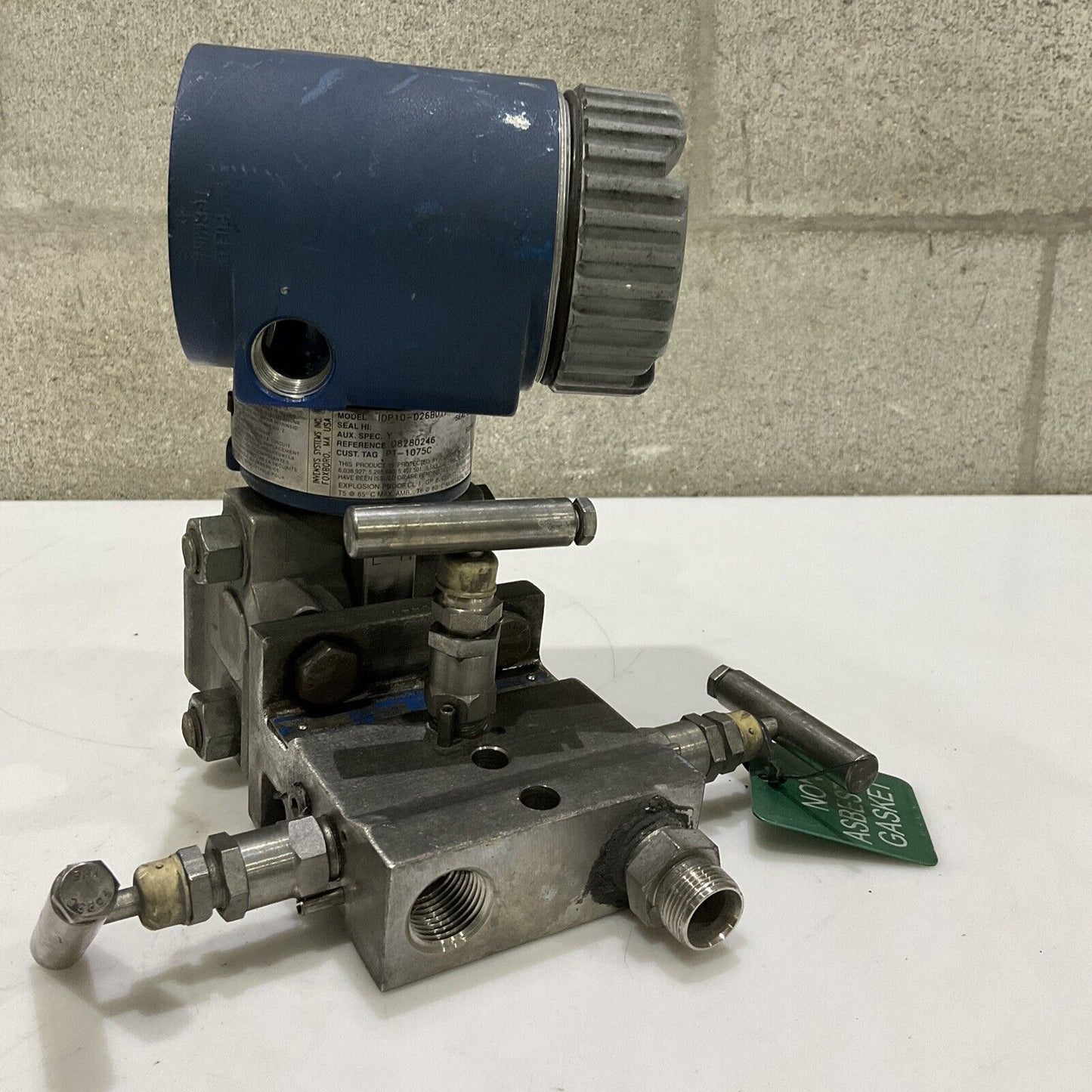 FOXBORO IDP-D26B01F-M3L1 PRESSURE TRANSMITTER W/ ANDERSON M4TV1S-4 VALVE 476