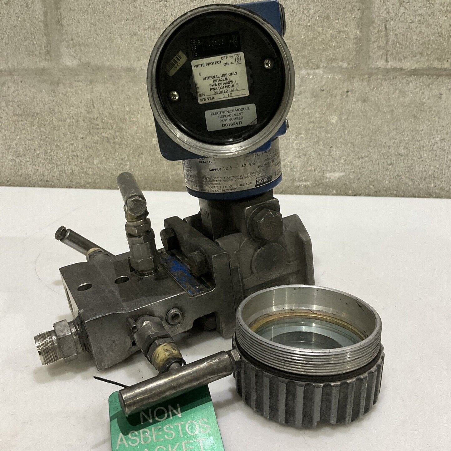 FOXBORO IDP-D26B01F-M3L1 PRESSURE TRANSMITTER W/ ANDERSON M4TV1S-4 VALVE 476