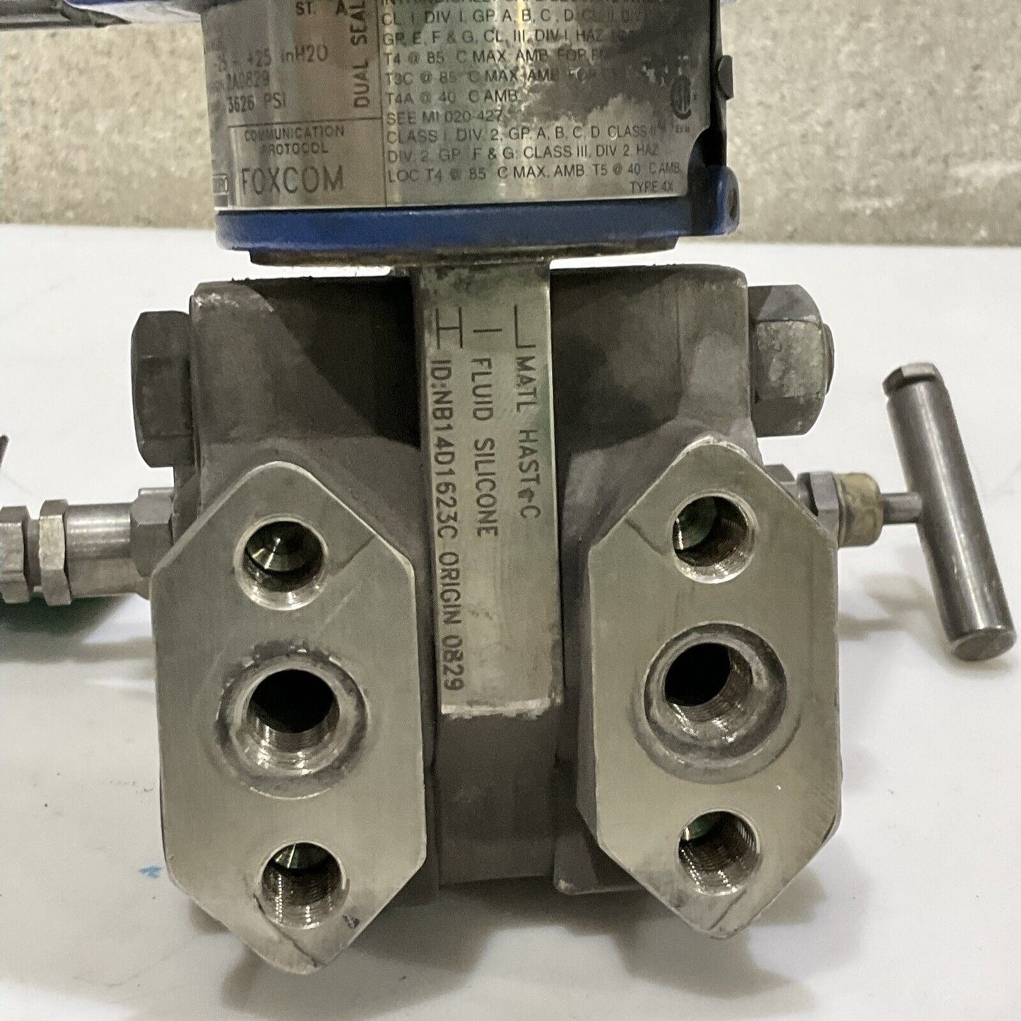 FOXBORO IDP-D26B01F-M3L1 PRESSURE TRANSMITTER W/ ANDERSON M4TV1S-4 VALVE 476