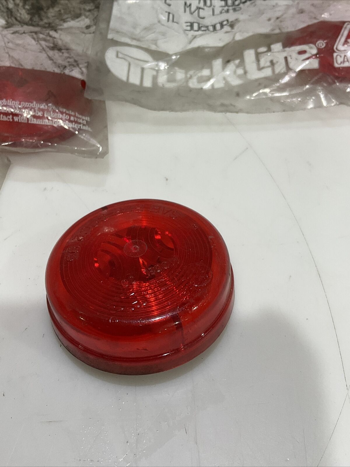 TRUCK-LITE 30200R MODEL 30 MARKER LIGHT RED 2” ROUND LOT OF 8 476