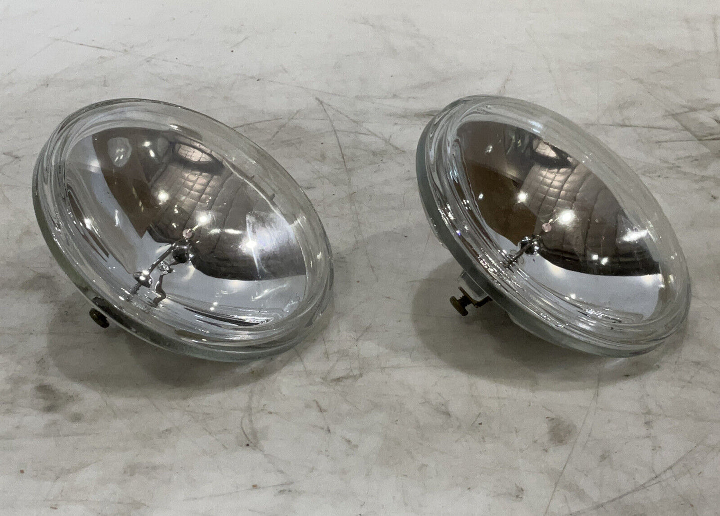 PHILIPS 4618 4.8V LIGHT BULB SEALED BEAM LOT OF 2 476