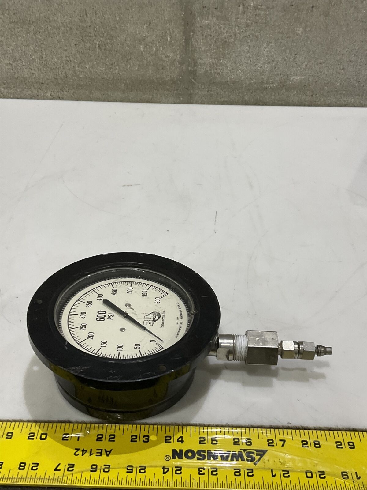 3D 504-28A 25504-28C11 PRESSURE GAUGE 600 PSI 479