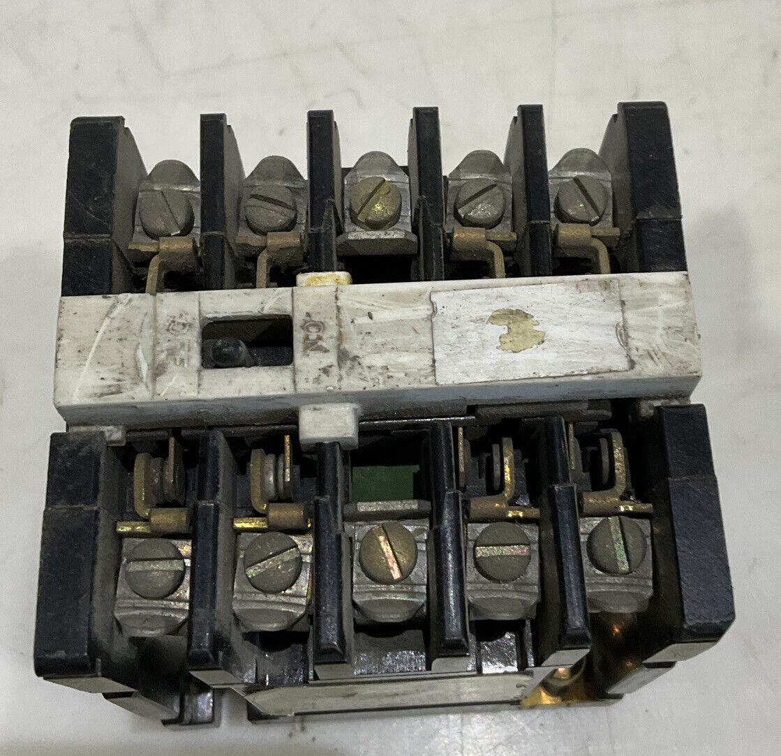 GENERAL ELECTRIC CR120DA04441AA CONTROL INDUSTRIAL RELAY 300V AC 10A 125VDC476