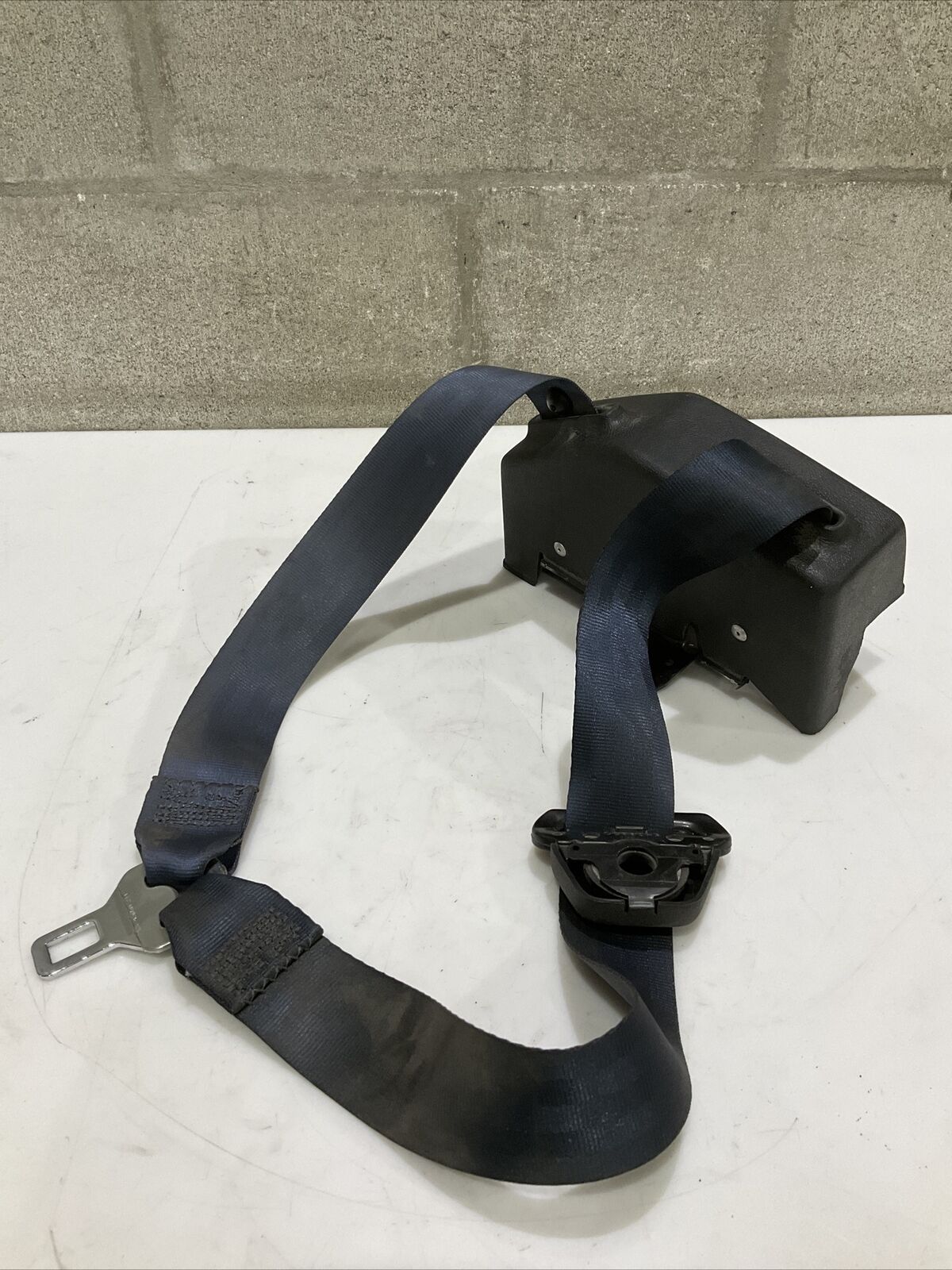 E10040 RH SEATBELT RETRACTOR DRIVER STANARD CAB 476