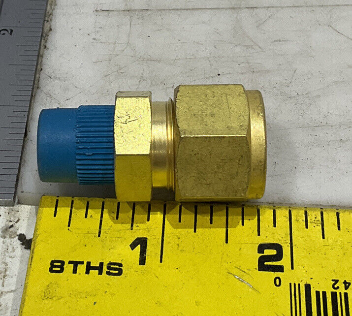 SWAGELOK B-810-1-4 MALE CONNECTOR LOT OF 5 476