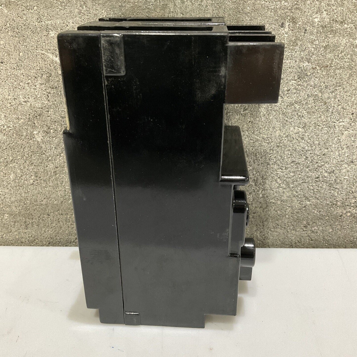 BROWN BOVERI EHB2020 CIRCUIT BREAKER 480V 20A 373