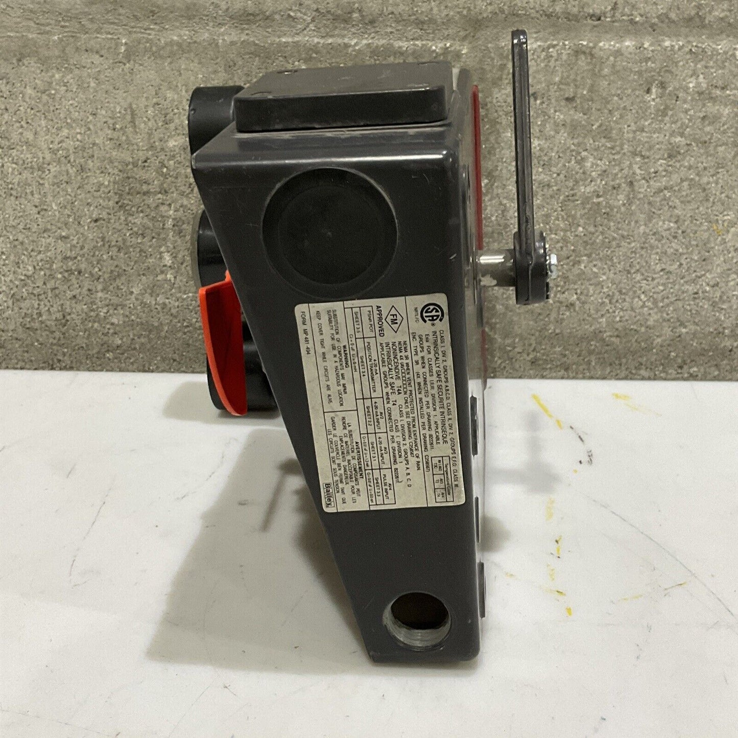 BAILEY FISHER & PORTER CO AV1121200 PNEUMATIC POSITIONER 150 PSI 373