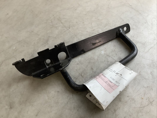 JOHN DEERE AM135047 HANDLE 476