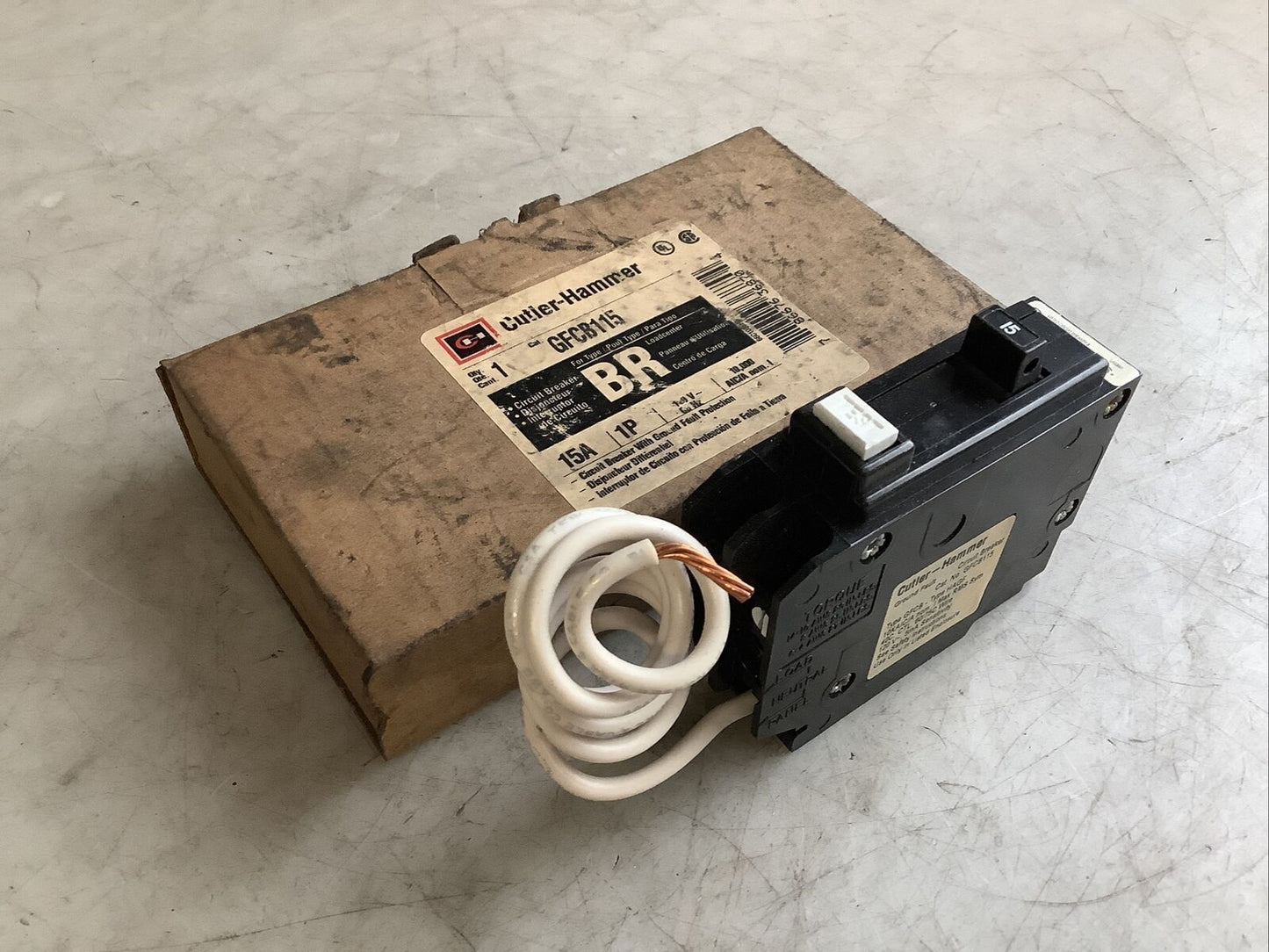 CUTLER HAMMER GFCB115 CIRCUIT BREAKER 15A 1P 476