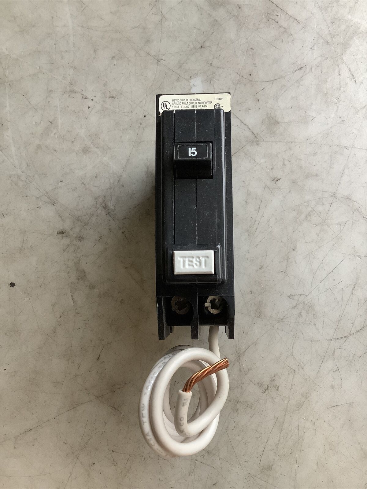 CUTLER HAMMER GFCB115 CIRCUIT BREAKER 15A 1P 476