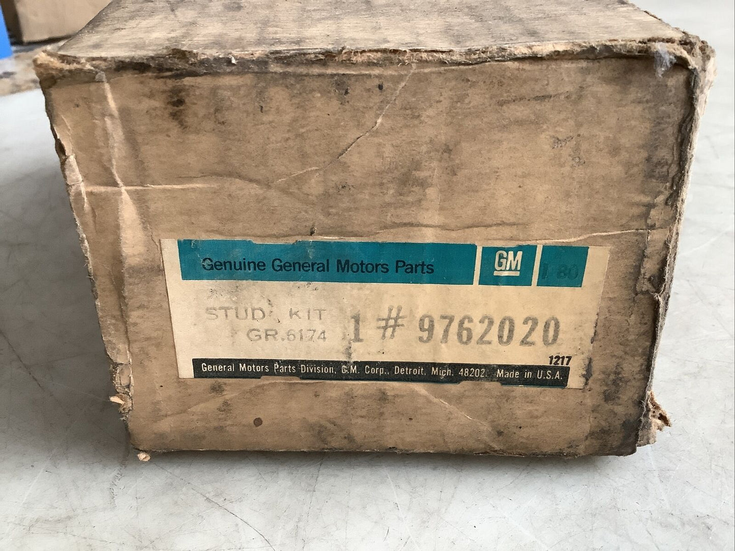 GM 9762020 UPPER BALL JOINT FRONT STUD KIT 476