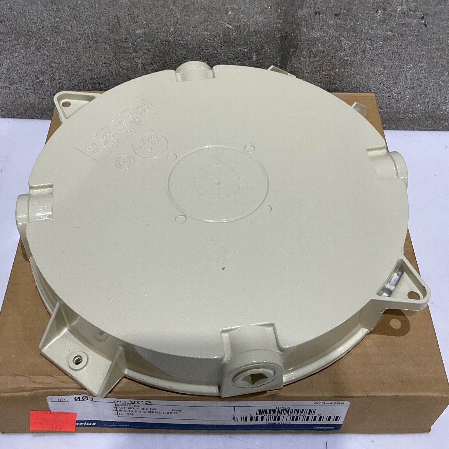 HAZLUX VC2 CEILING OUTLET BOX CEILING MOUNT TO V  & D SERIES FIXTURE 3/4” 373