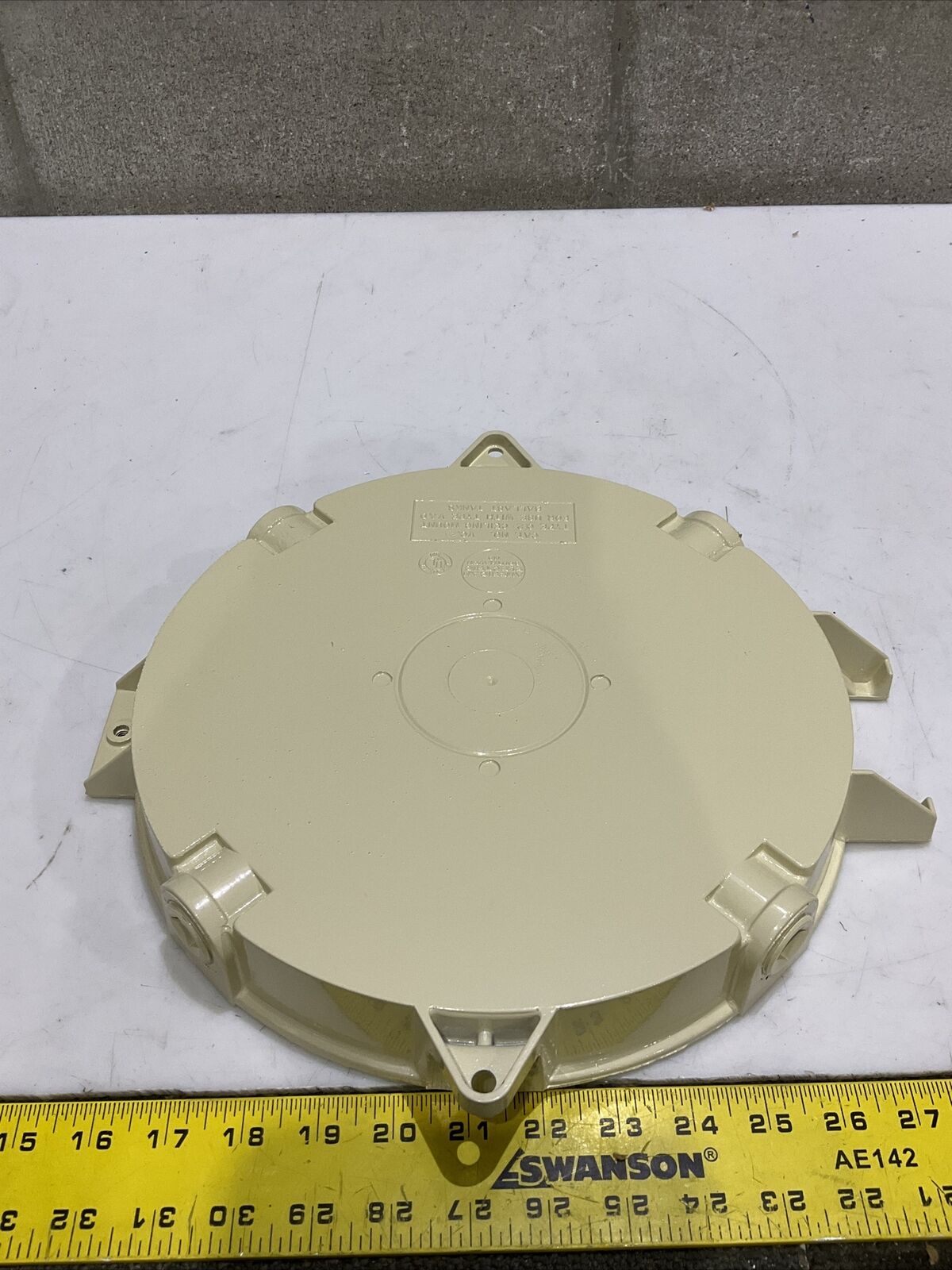 HAZLUX VC2 CEILING OUTLET BOX CEILING MOUNT TO V  & D SERIES FIXTURE 3/4” 373