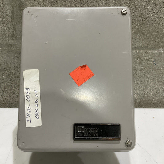 MOORE INDUSTRIES 4-20 MA SRT SQUARE ROOT TRANSMITTER 10/117 V WITH ENCLOSURE 373