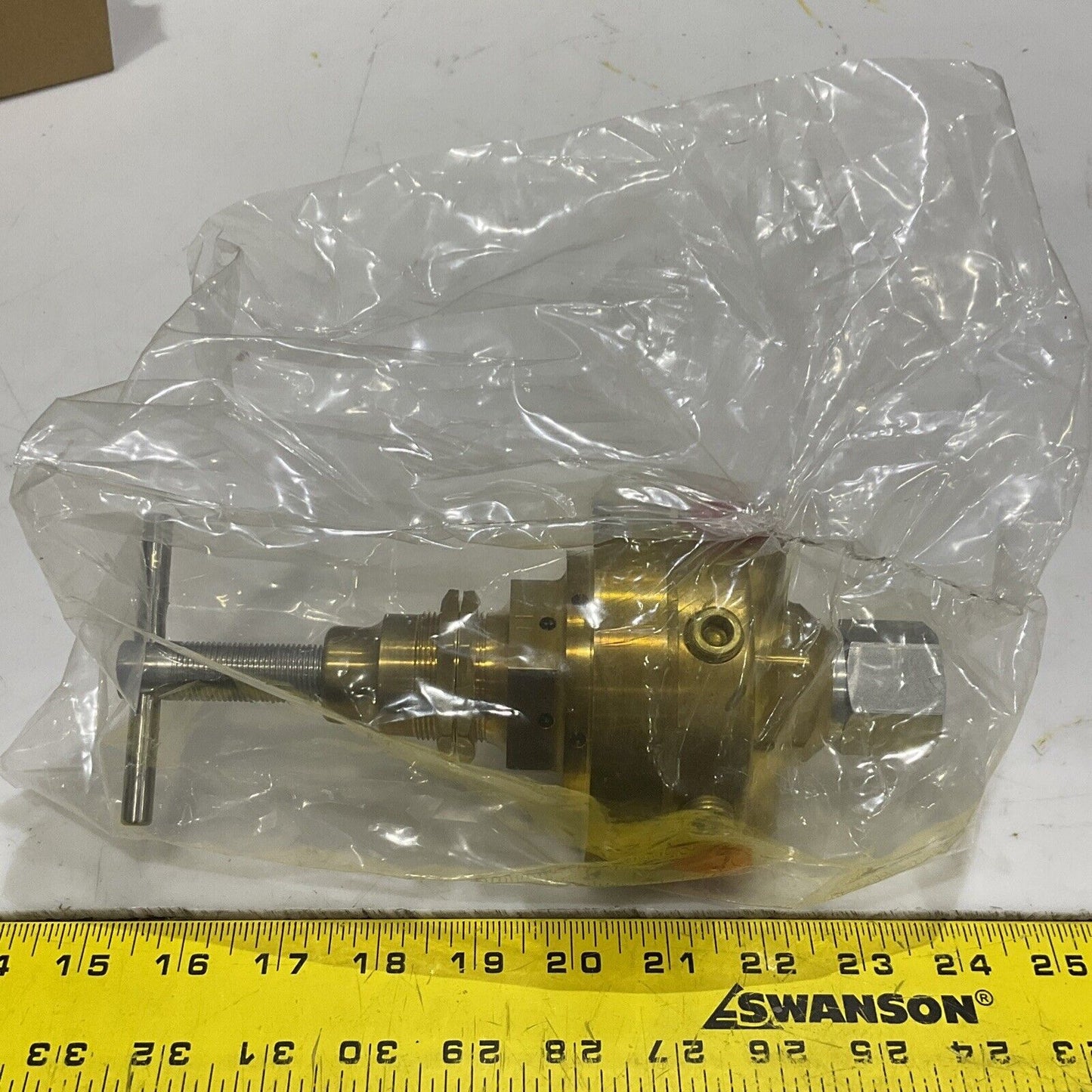 CIRCLE SEAL CONTROLS SR800B33112 HYDROGEN PRESSURE REGULATOR 3600PSI 373