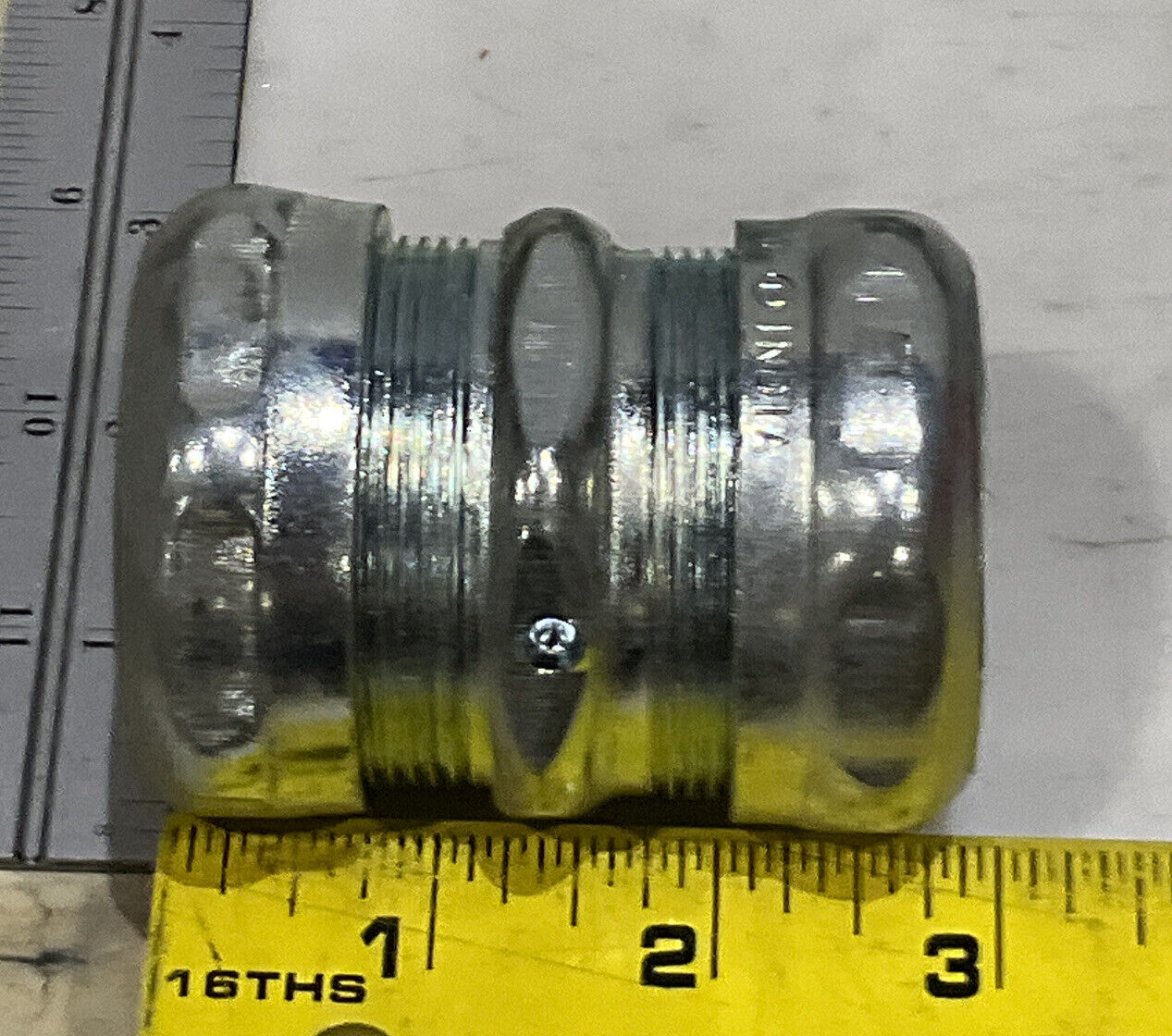 EATON 1 1/2” COUPLING LOT OF 22 373