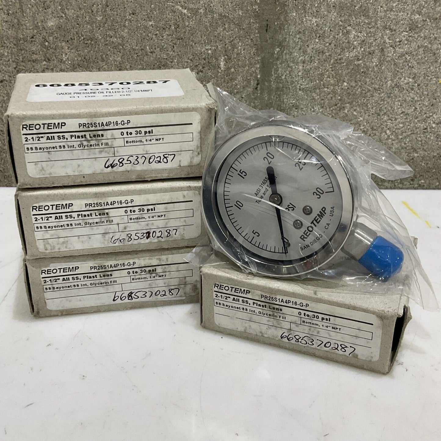 REOTEMP PR25S1A4P16-G-P PRESSURE GAUGE 0 - 30 PSI 2-1/2” 1/4” LOT OF 4 373